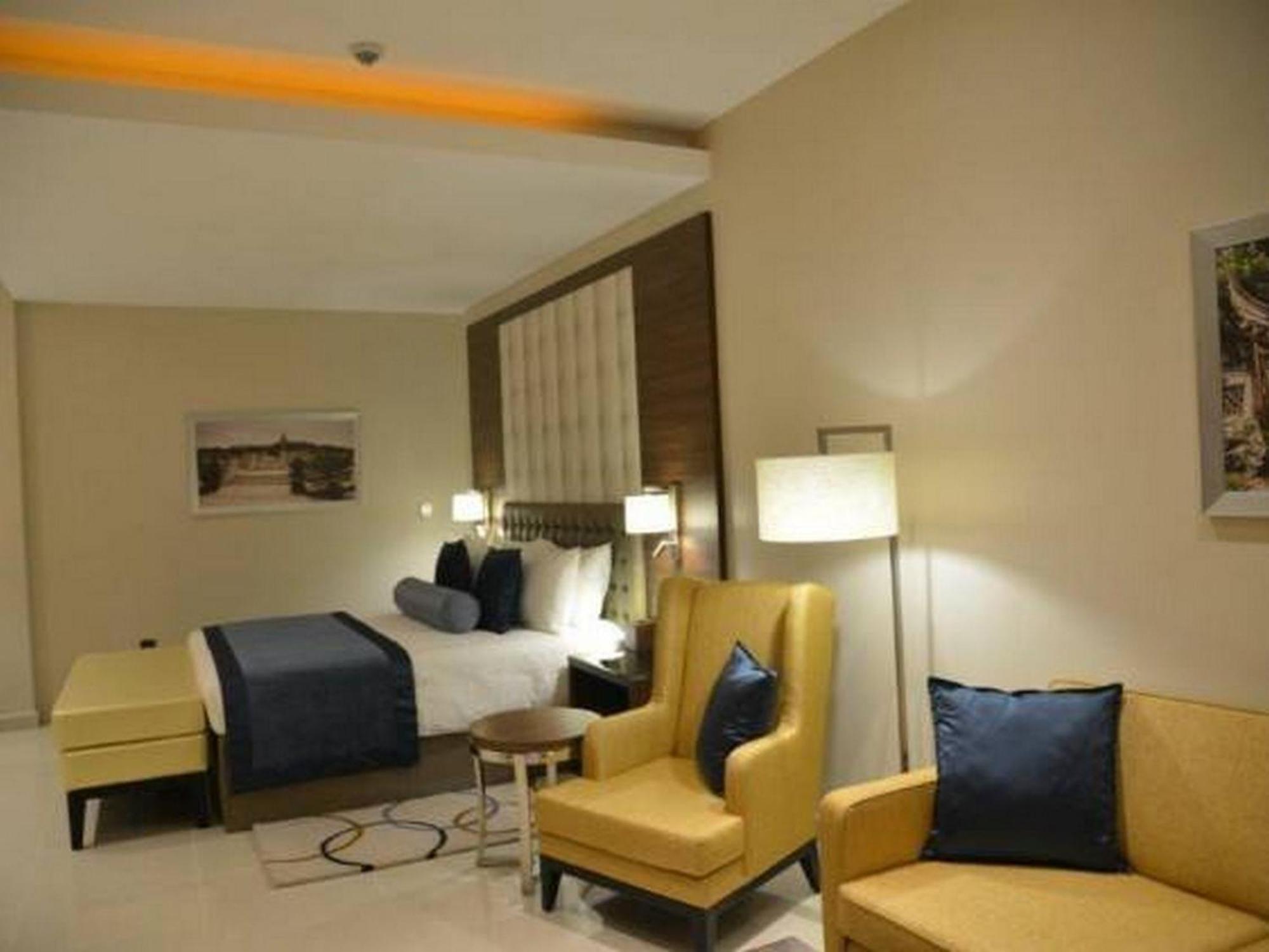 Room In Lodge - The Envoy Hotel And Suites Abuja Exterior photo
